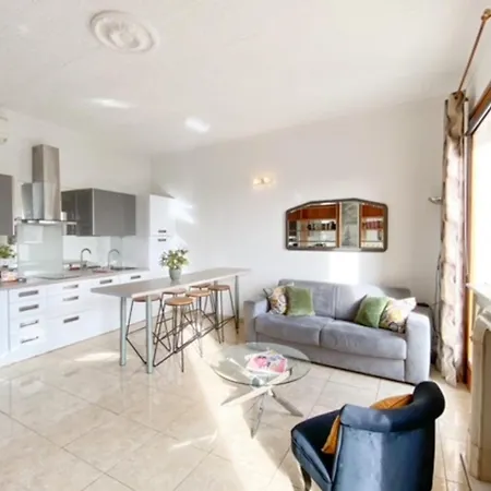 Apartment Quai St Pierre 2 Bedrooms With Balcony And Sea View Cannes