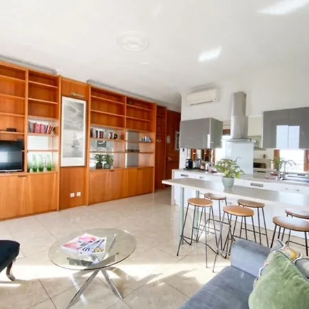 Quai St Pierre 2 Bedrooms With Balcony And Sea View Apartment *