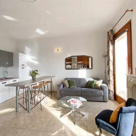 Quai St Pierre 2 Bedrooms With Balcony And Sea View * Cannes